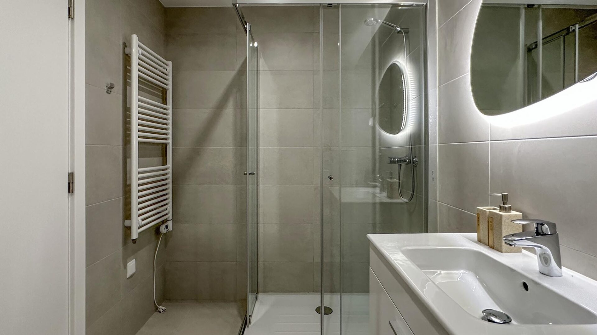 15 – BR1 Bath 1 copy
